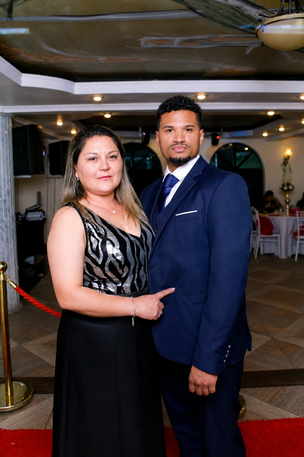Novios en su fiesta de matrimonio